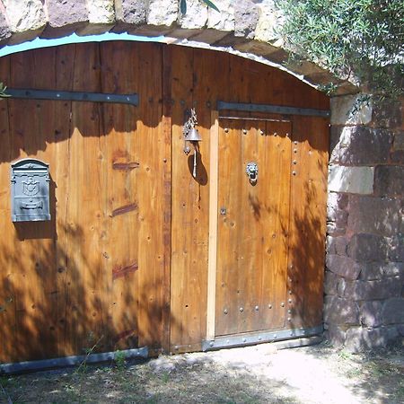 San Giovanni Suèrgiu Domus Antiga Appartamenti מראה חיצוני תמונה