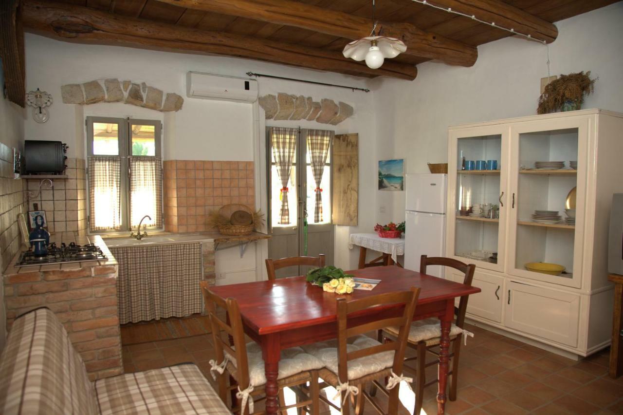 San Giovanni Suèrgiu Domus Antiga Appartamenti מראה חיצוני תמונה
