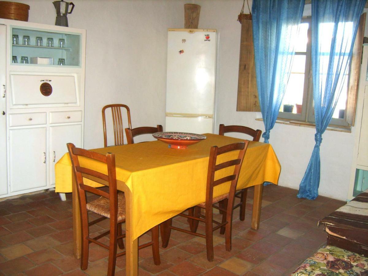 San Giovanni Suèrgiu Domus Antiga Appartamenti מראה חיצוני תמונה