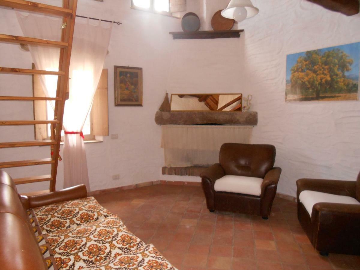 San Giovanni Suèrgiu Domus Antiga Appartamenti מראה חיצוני תמונה