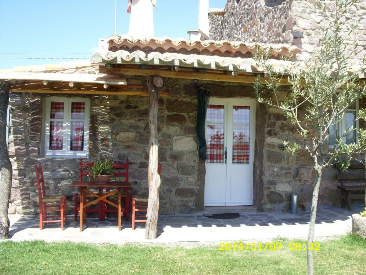 San Giovanni Suèrgiu Domus Antiga Appartamenti מראה חיצוני תמונה