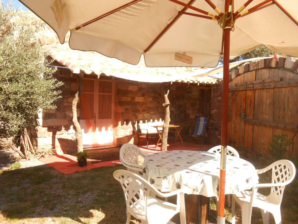 San Giovanni Suèrgiu Domus Antiga Appartamenti מראה חיצוני תמונה