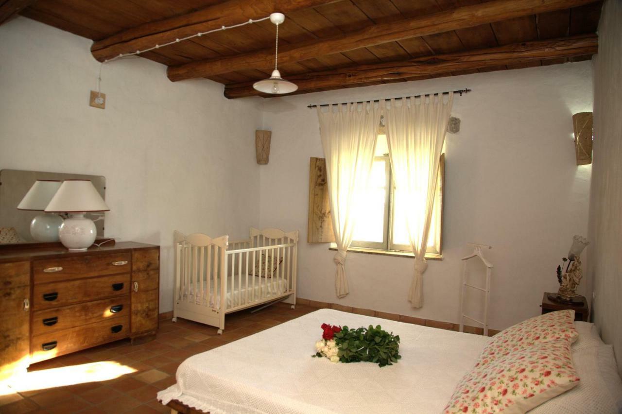 San Giovanni Suèrgiu Domus Antiga Appartamenti מראה חיצוני תמונה